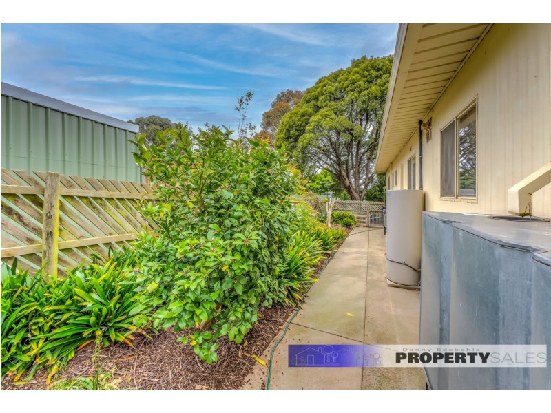 33 St Phillack Crescent, Rawson VIC 3825