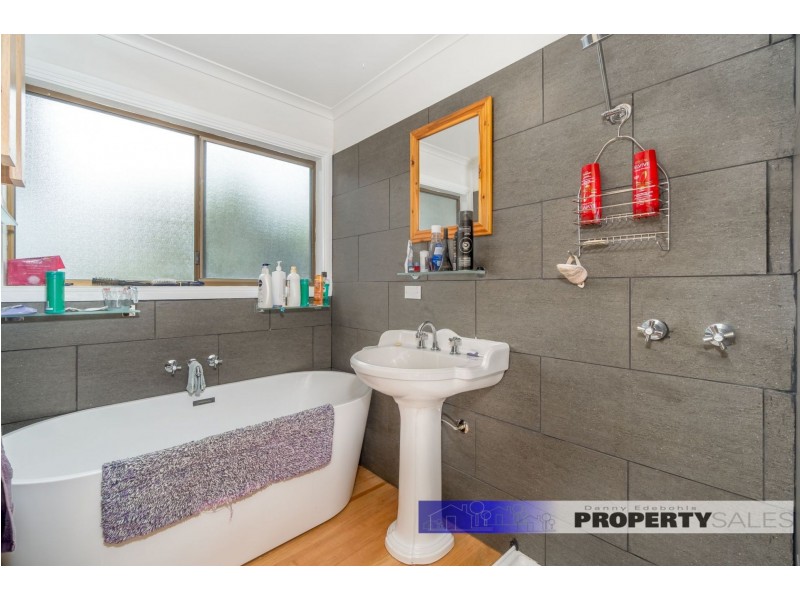 19 Chamberlain Road, Newborough VIC 3825