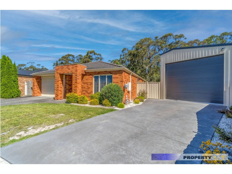 4 Crombe Court, Newborough VIC 3825