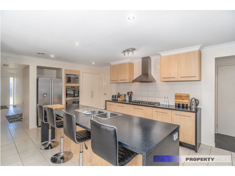 4 Crombe Court, Newborough VIC 3825