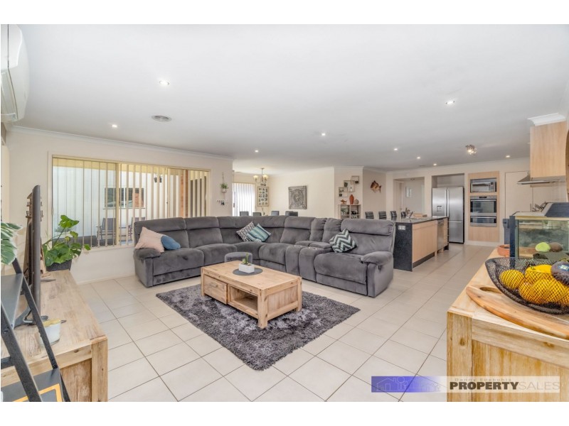 4 Crombe Court, Newborough VIC 3825