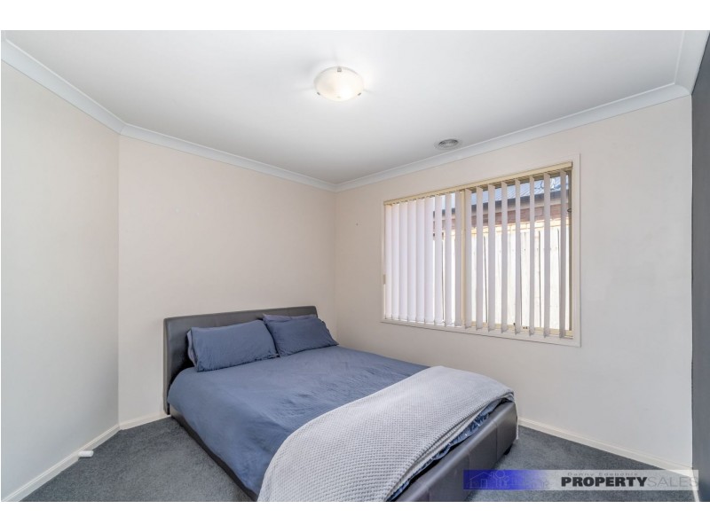 4 Crombe Court, Newborough VIC 3825