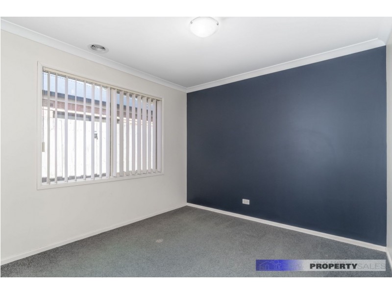 4 Crombe Court, Newborough VIC 3825