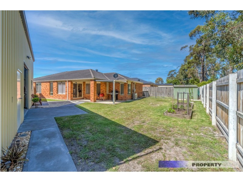 4 Crombe Court, Newborough VIC 3825