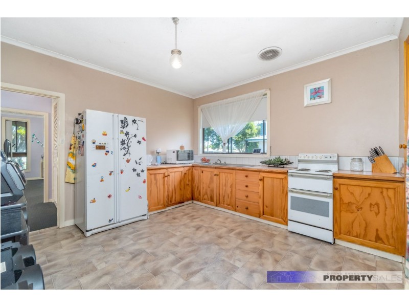 11 Alexander Avenue, Moe VIC 3825