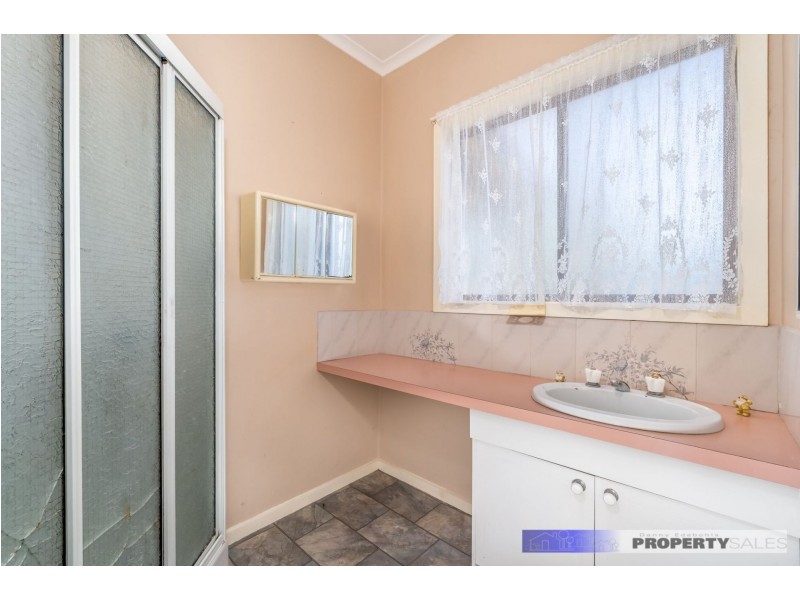 11 Alexander Avenue, Moe VIC 3825