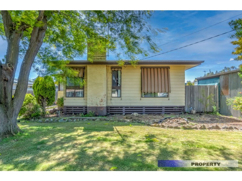 11 Alexander Avenue, Moe VIC 3825