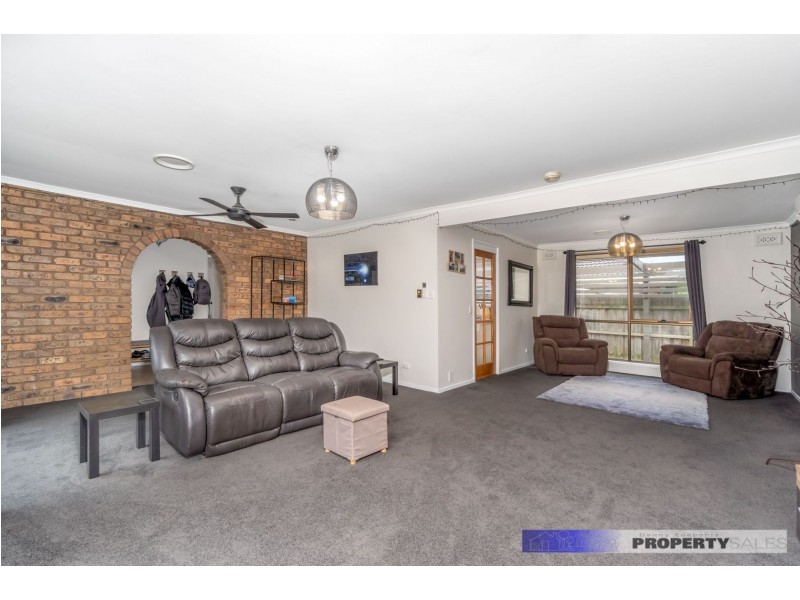 42 Ollerton Avenue, Newborough VIC 3825