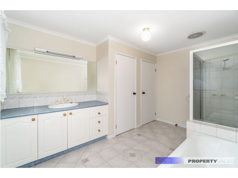 42 Ollerton Avenue, Newborough VIC 3825