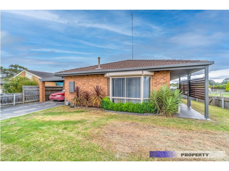 13 Dinwoodie Drive, Newborough VIC 3825