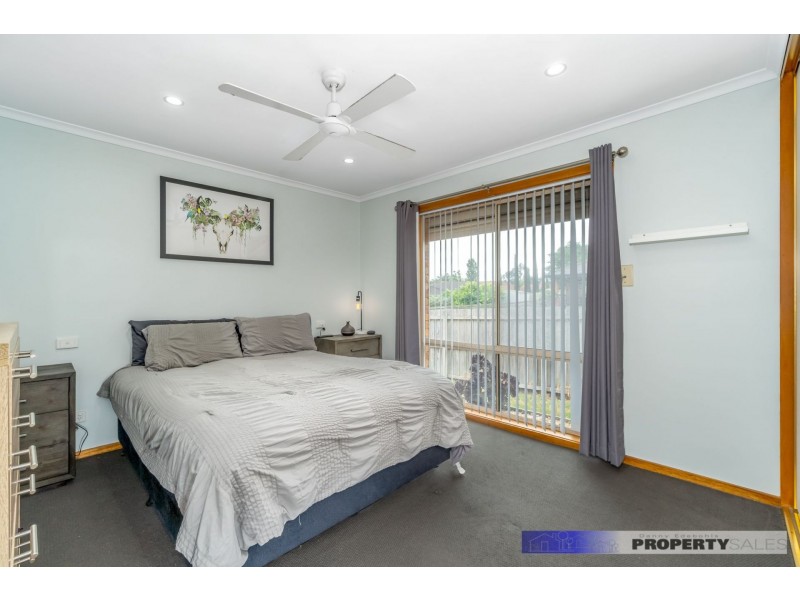 13 Dinwoodie Drive, Newborough VIC 3825