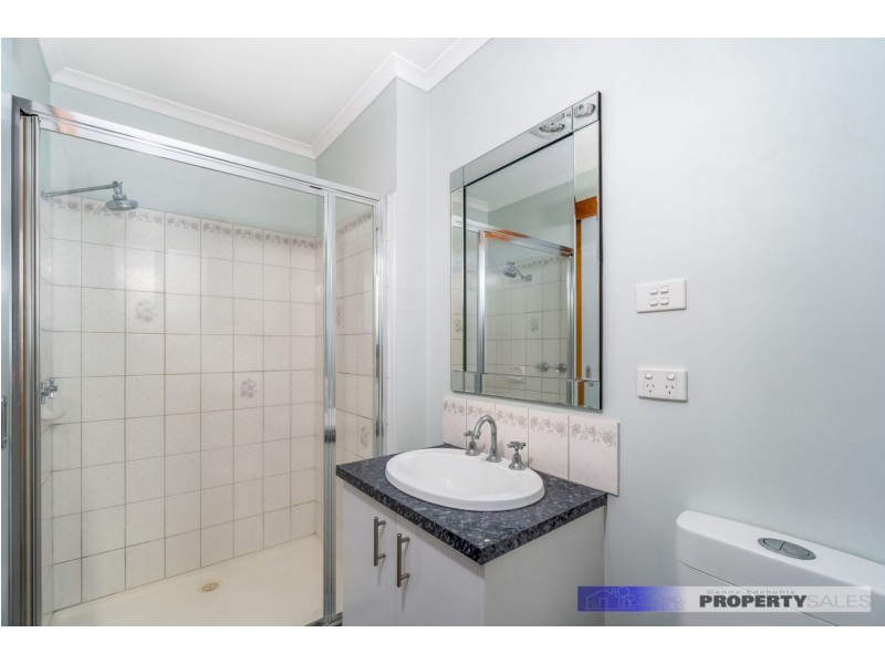 13 Dinwoodie Drive, Newborough VIC 3825