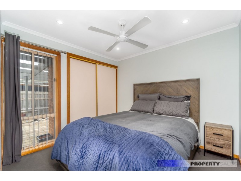 13 Dinwoodie Drive, Newborough VIC 3825