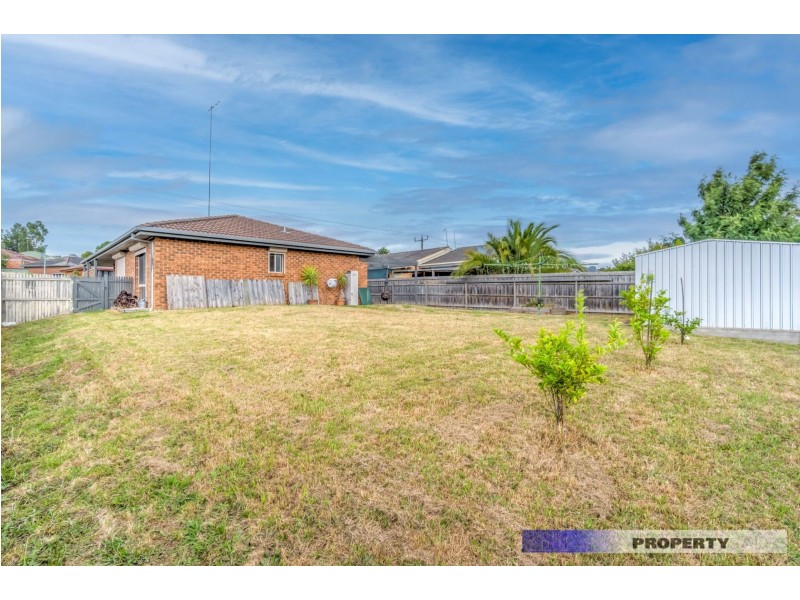 13 Dinwoodie Drive, Newborough VIC 3825