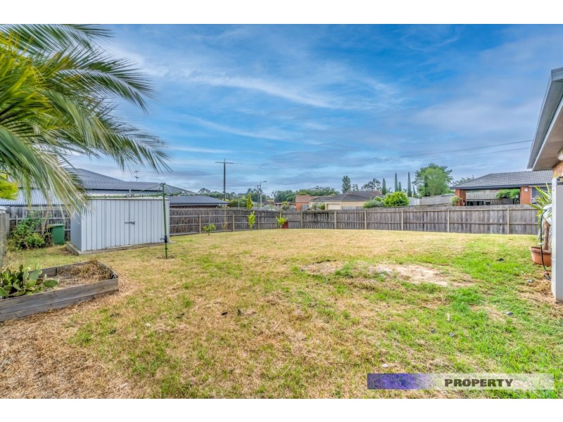 13 Dinwoodie Drive, Newborough VIC 3825