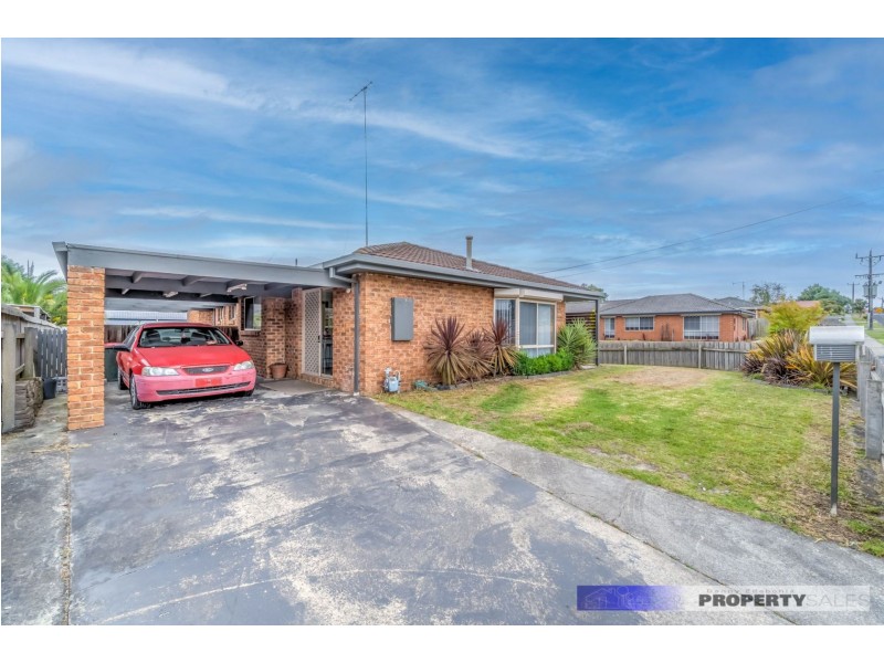 13 Dinwoodie Drive, Newborough VIC 3825