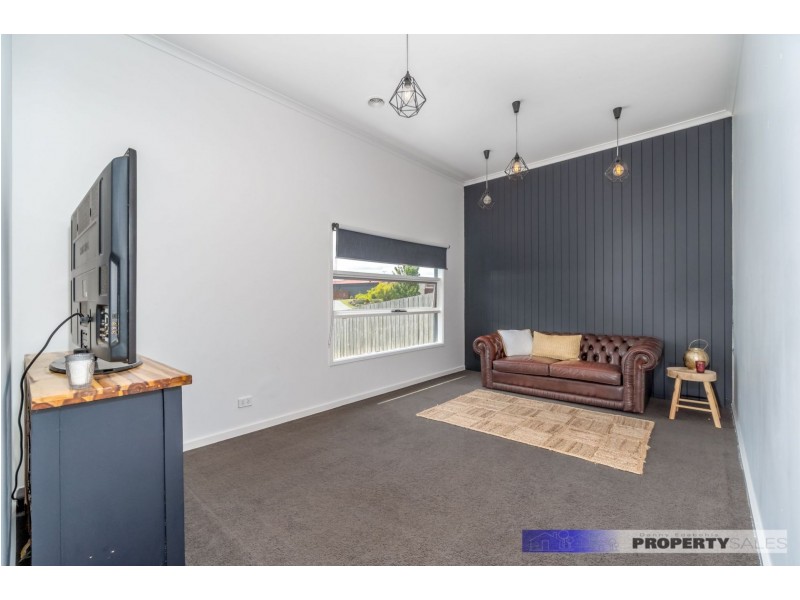 41 Canterbury Way, Churchill VIC 3842