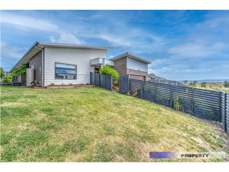 41 Canterbury Way, Churchill VIC 3842