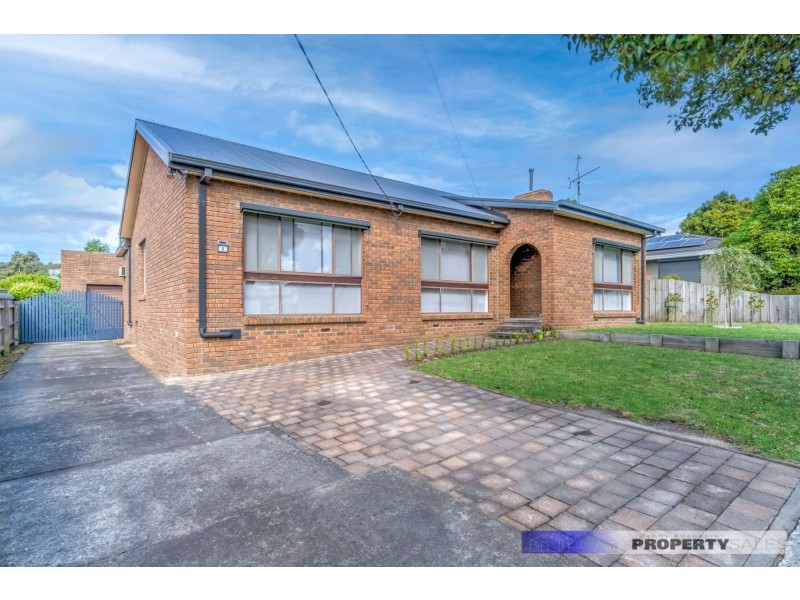 8 Tasman Street, Newborough VIC 3825