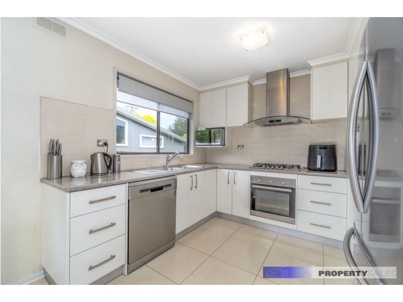 29 Western Avenue, Newborough VIC 3825