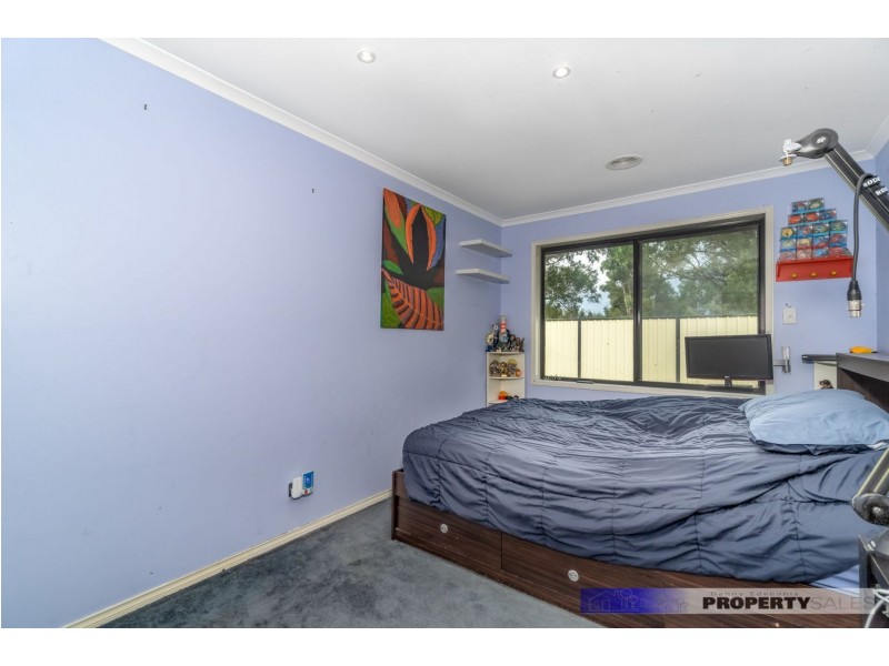 1 Crombe Court, Newborough VIC 3825