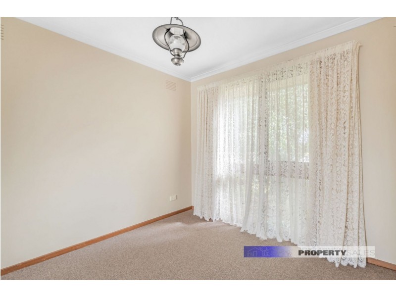 5 Amor Court, Newborough VIC 3825