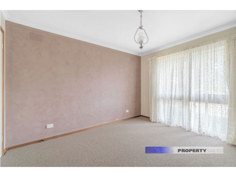 5 Amor Court, Newborough VIC 3825