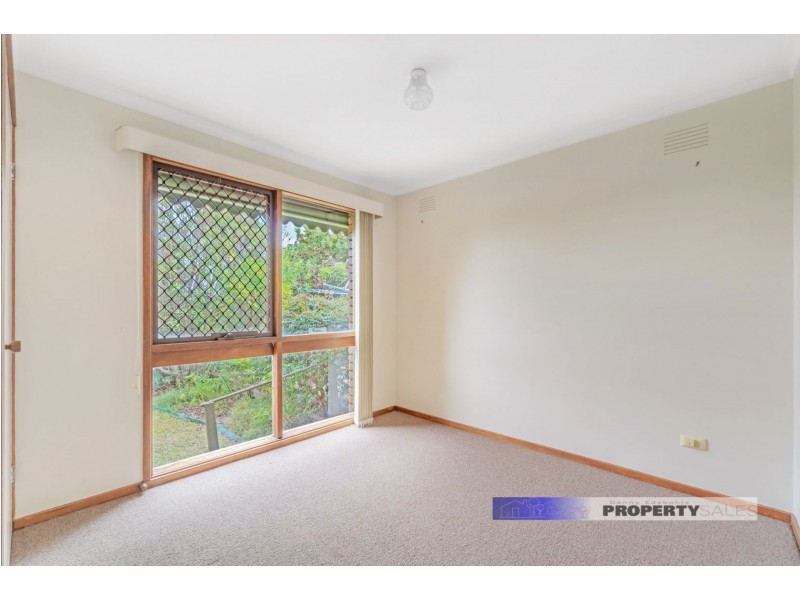 5 Amor Court, Newborough VIC 3825