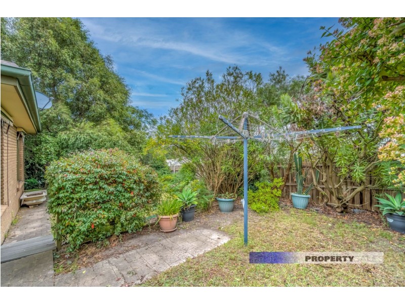 5 Amor Court, Newborough VIC 3825
