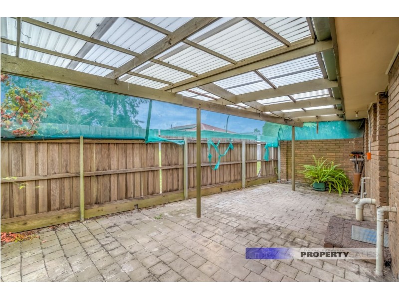 5 Amor Court, Newborough VIC 3825