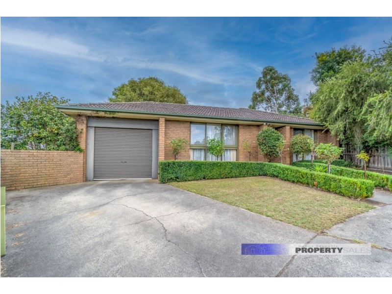5 Amor Court, Newborough VIC 3825