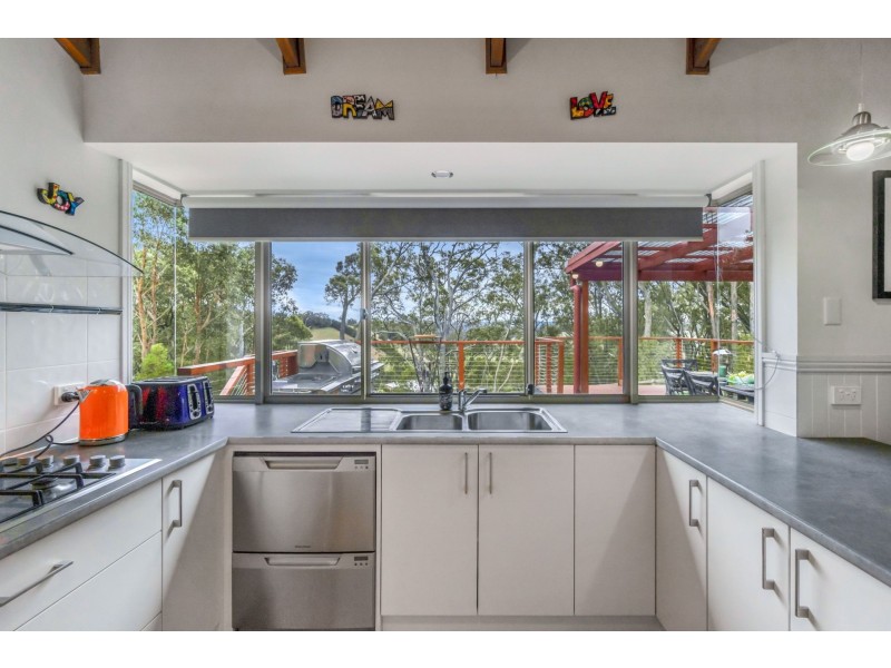 27 Delbridge Drive, Moe South VIC 3825