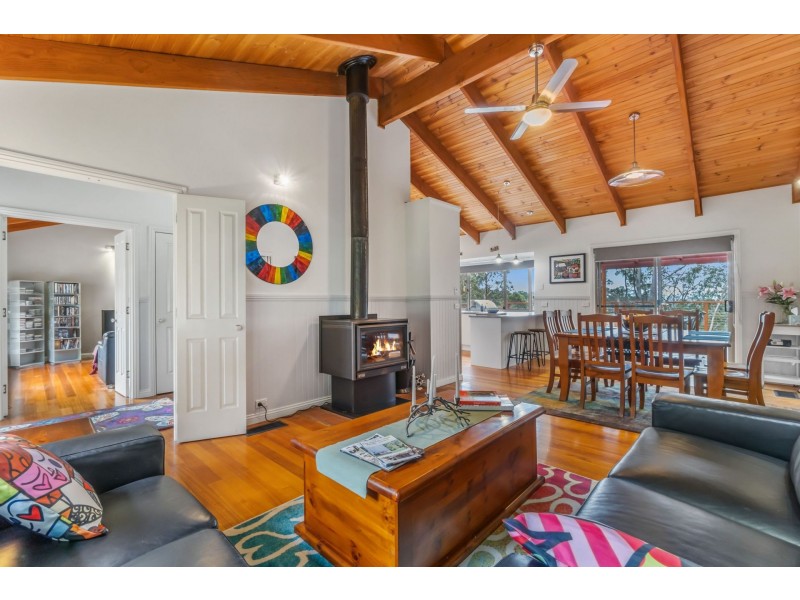 27 Delbridge Drive, Moe South VIC 3825