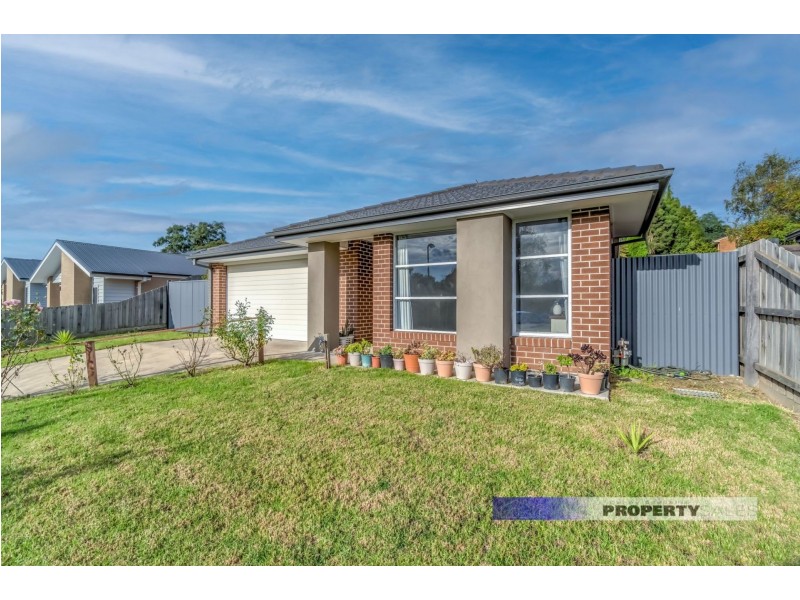 18 Amaroo Way, Newborough VIC 3825
