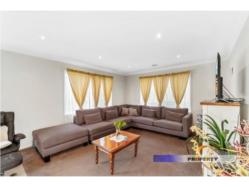 18 Amaroo Way, Newborough VIC 3825