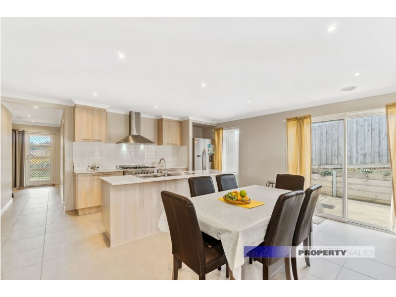 18 Amaroo Way, Newborough VIC 3825