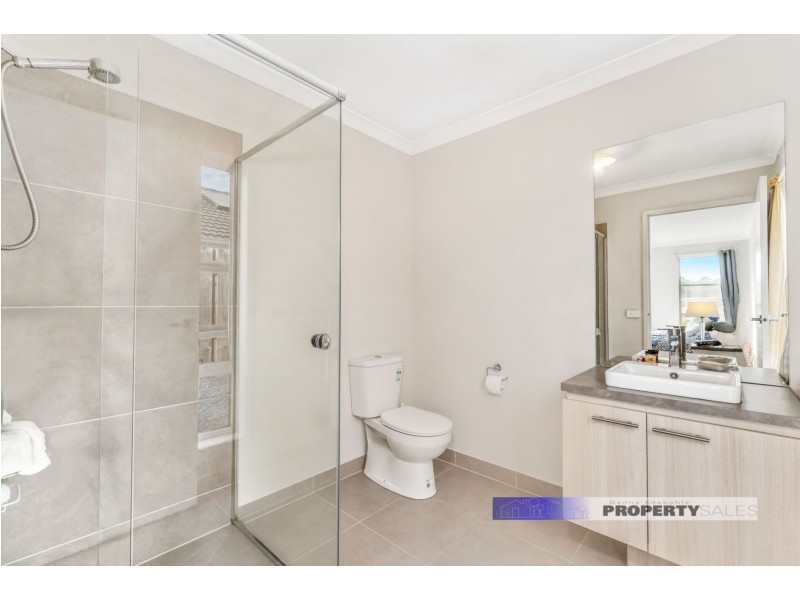 18 Amaroo Way, Newborough VIC 3825