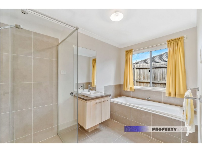 18 Amaroo Way, Newborough VIC 3825