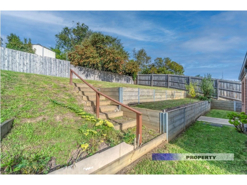 18 Amaroo Way, Newborough VIC 3825