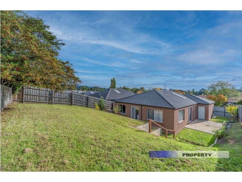 18 Amaroo Way, Newborough VIC 3825