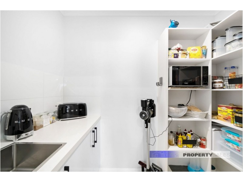 16 Dinwoodie Drive, Newborough VIC 3825