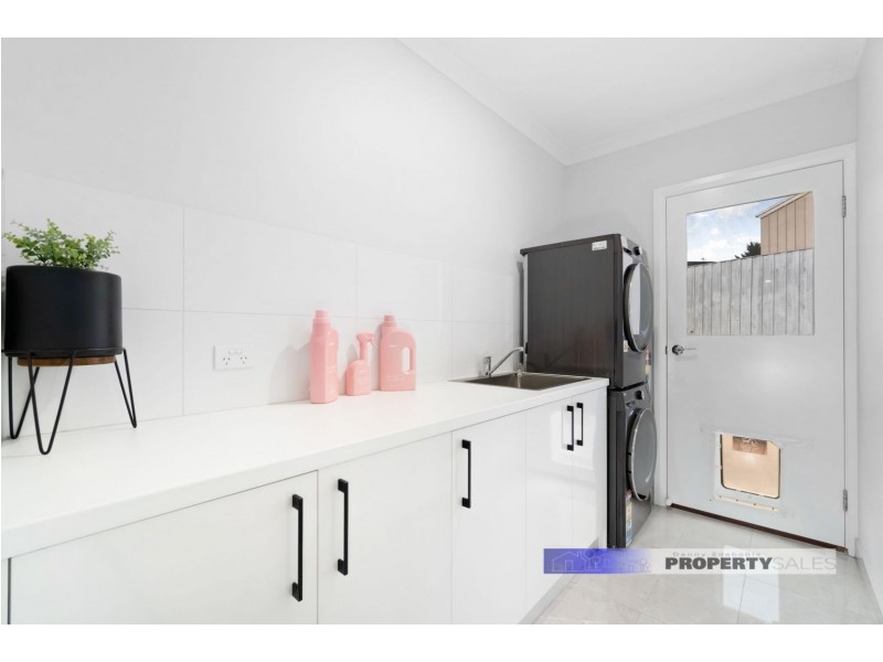 16 Dinwoodie Drive, Newborough VIC 3825