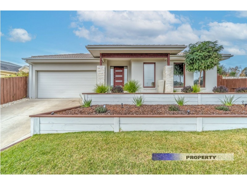 16 Dinwoodie Drive, Newborough VIC 3825