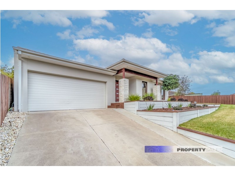 16 Dinwoodie Drive, Newborough VIC 3825