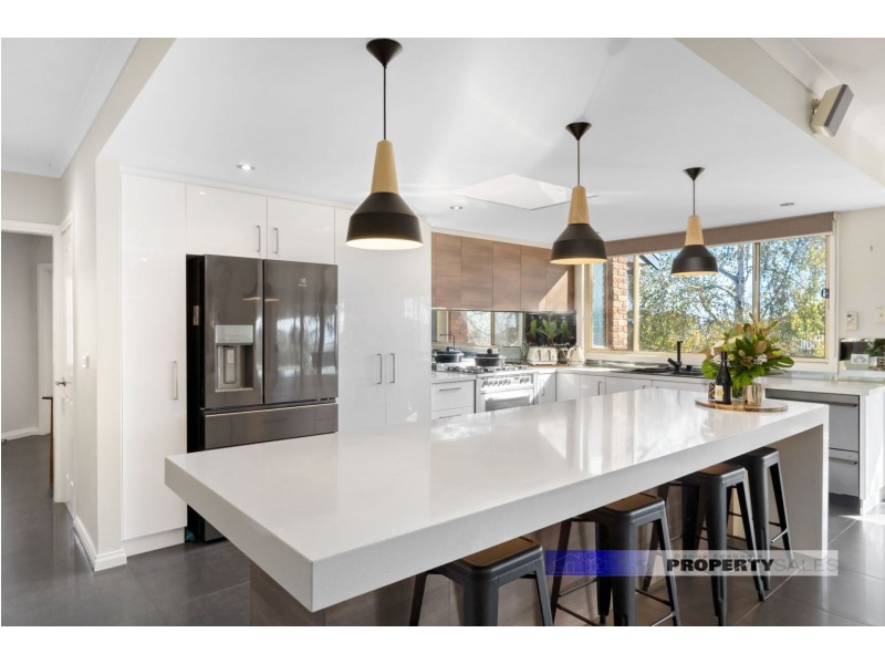 11 Comans Way, Moe VIC 3825