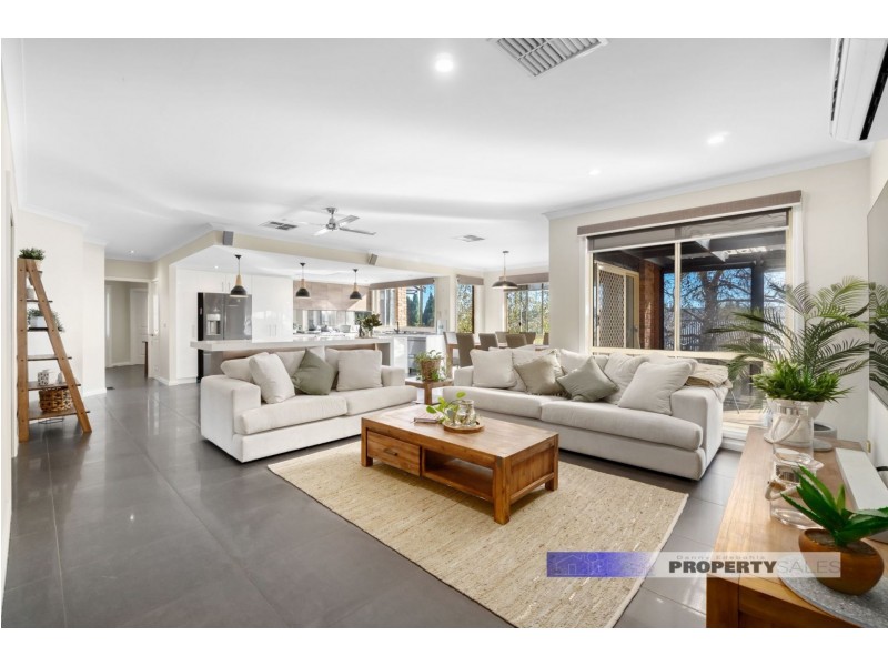 11 Comans Way, Moe VIC 3825