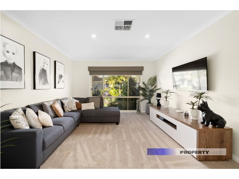 11 Comans Way, Moe VIC 3825