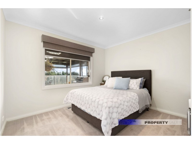 11 Comans Way, Moe VIC 3825