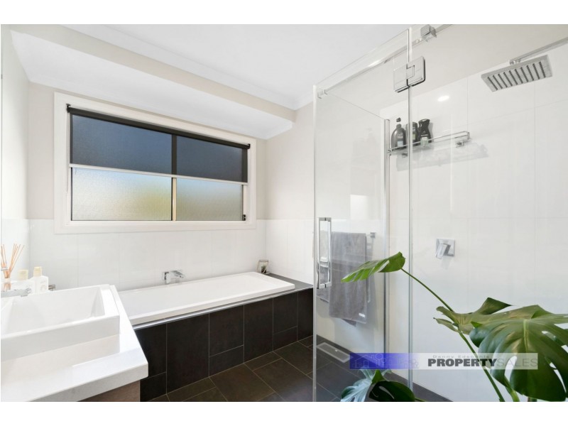 11 Comans Way, Moe VIC 3825