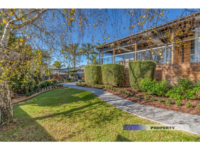 11 Comans Way, Moe VIC 3825